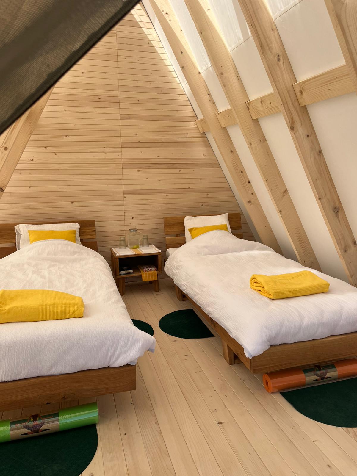 Spavaći prostor u glamping šatoru