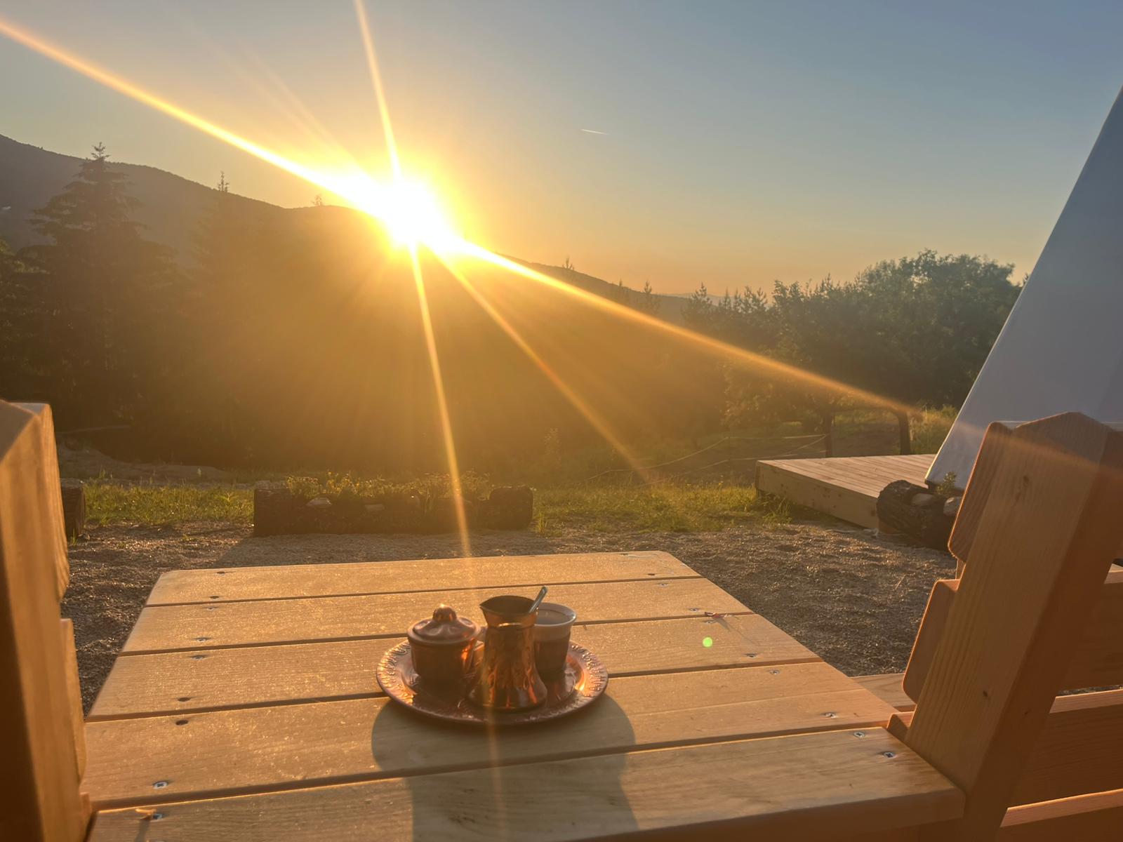 Bosanska kafa uz zalazak sunca